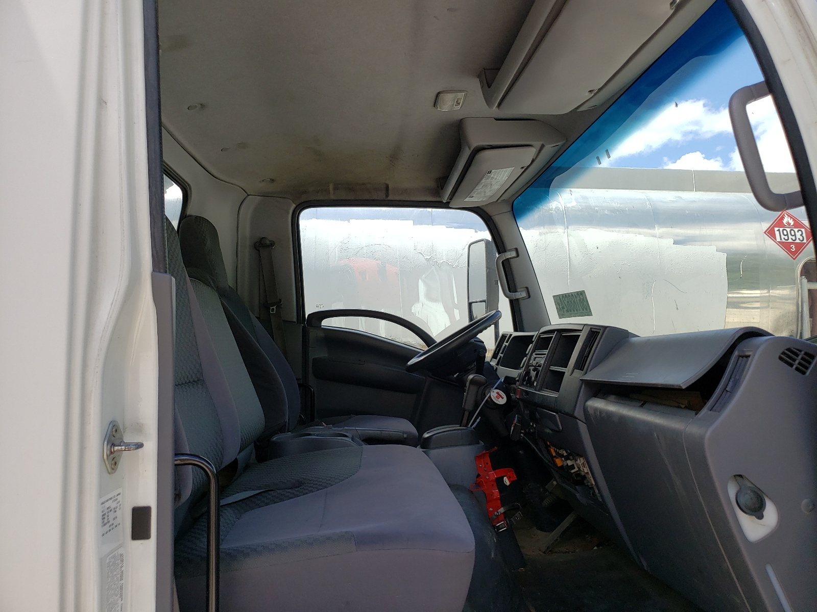 JALE5W16XF7303086 2015 Isuzu Nrr