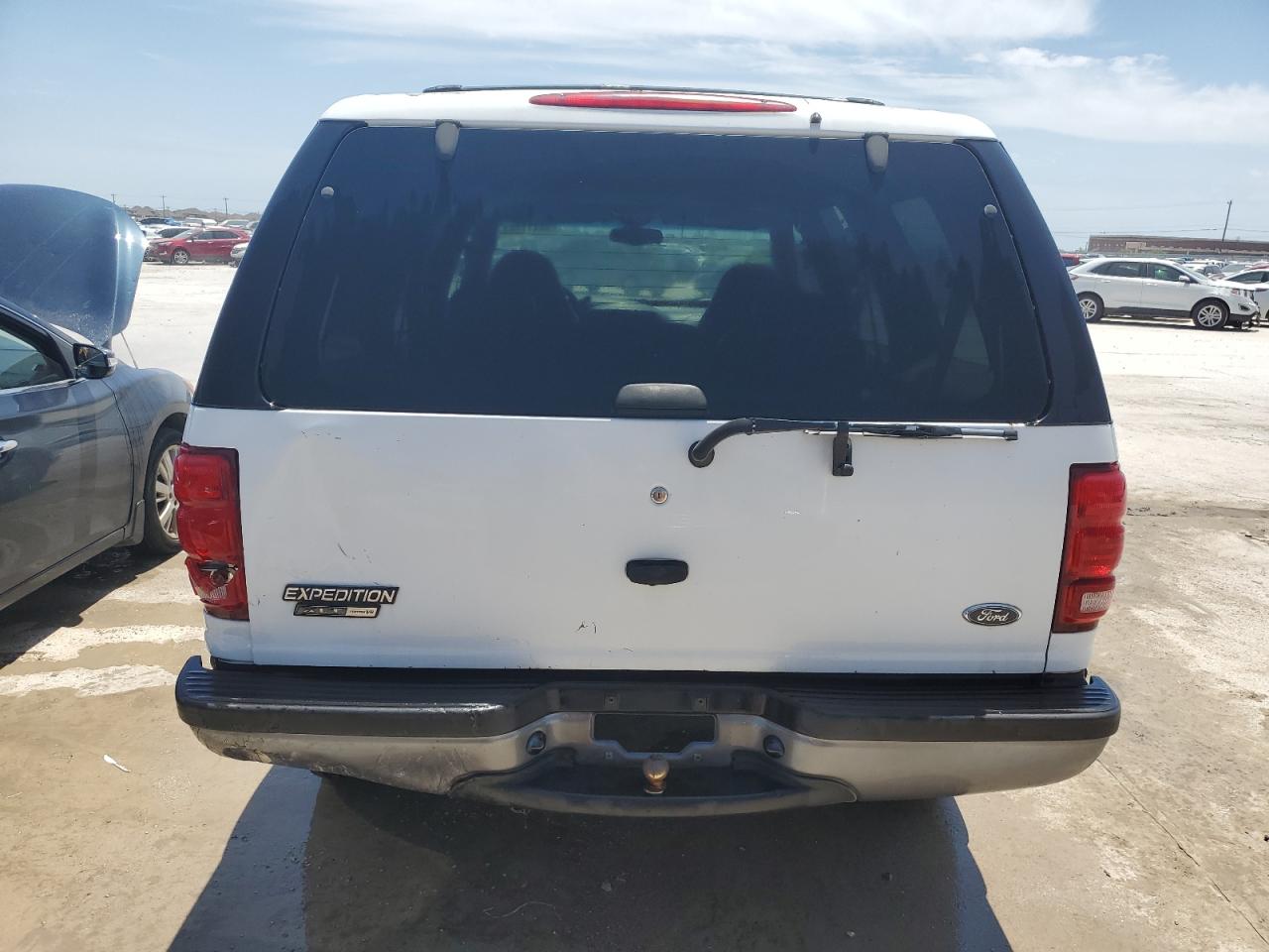2000 Ford Expedition Xlt VIN: 1FMRU15LXYLB00522 Lot: 54411354