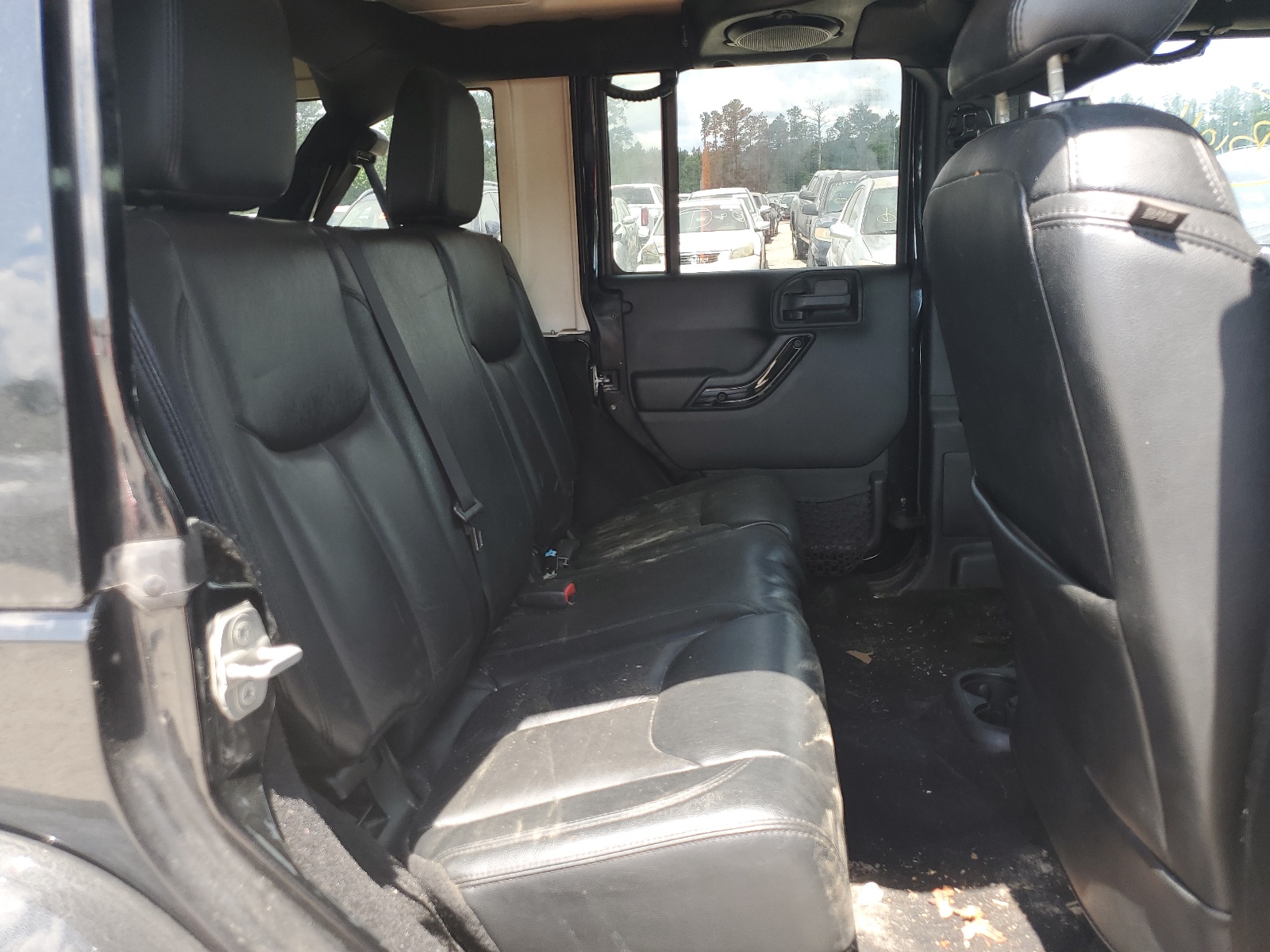 1C4HJWEG7EL312007 2014 Jeep Wrangler Unlimited Sahara