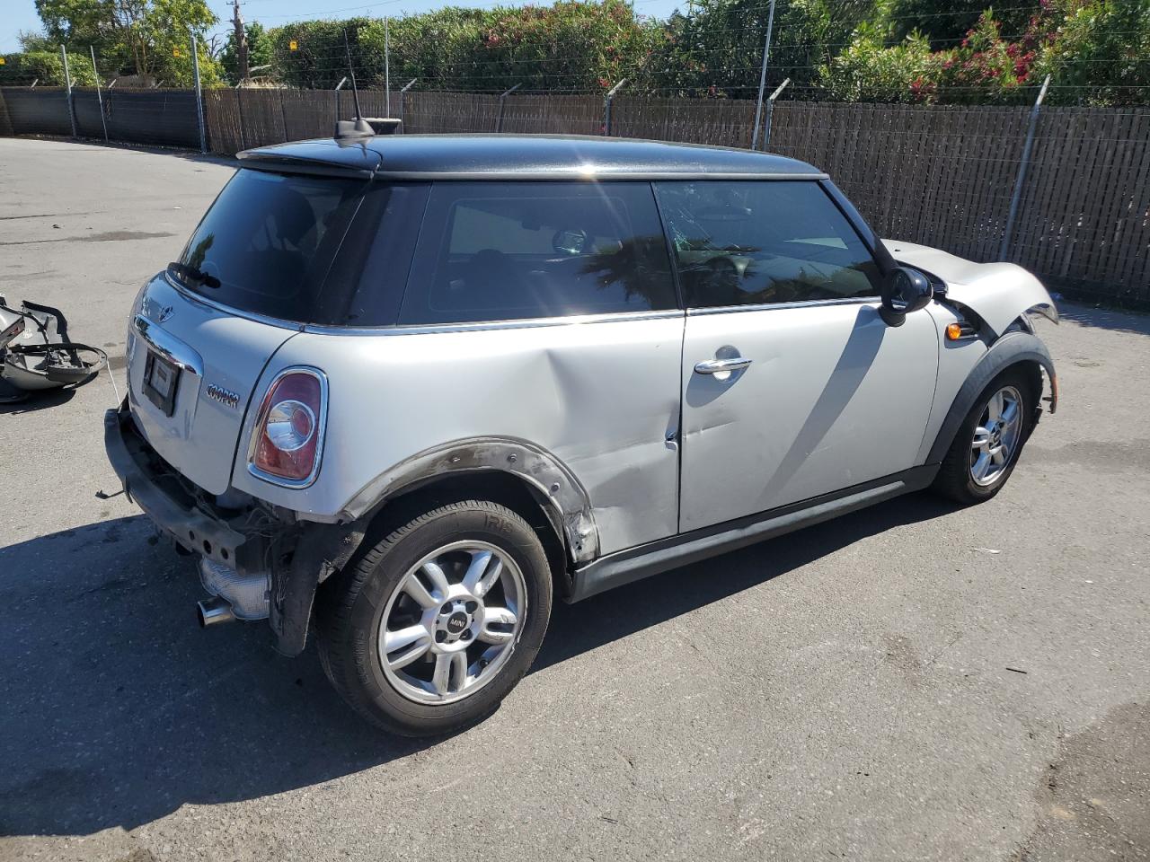 2011 Mini Cooper VIN: WMWSU3C53BT096128 Lot: 56327584