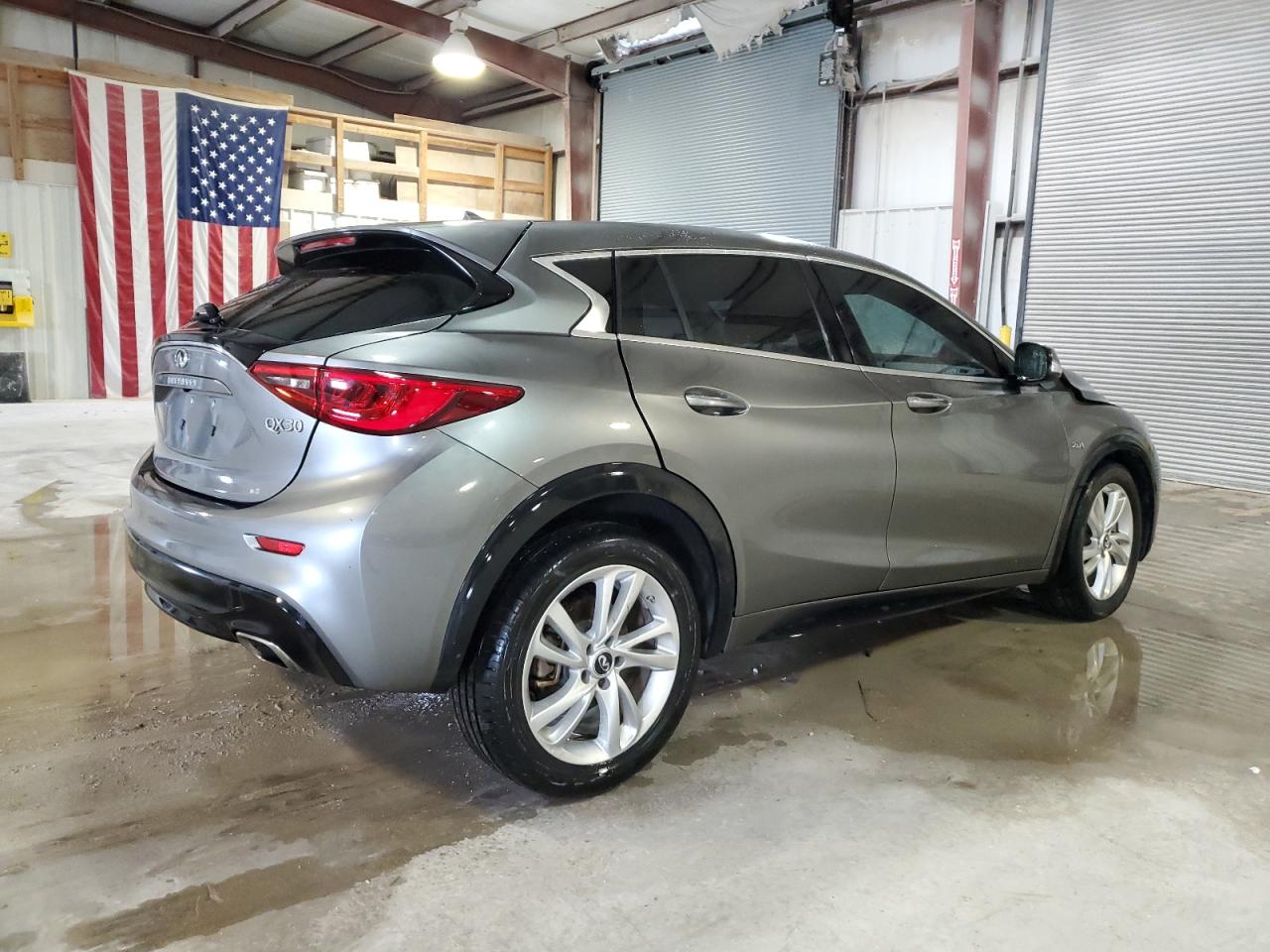 2018 Infiniti QX30 - Image 3