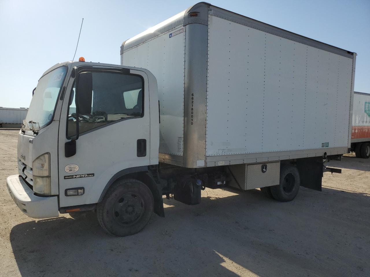 2012 Isuzu Npr Hd للبيع في Colton، CA - Side