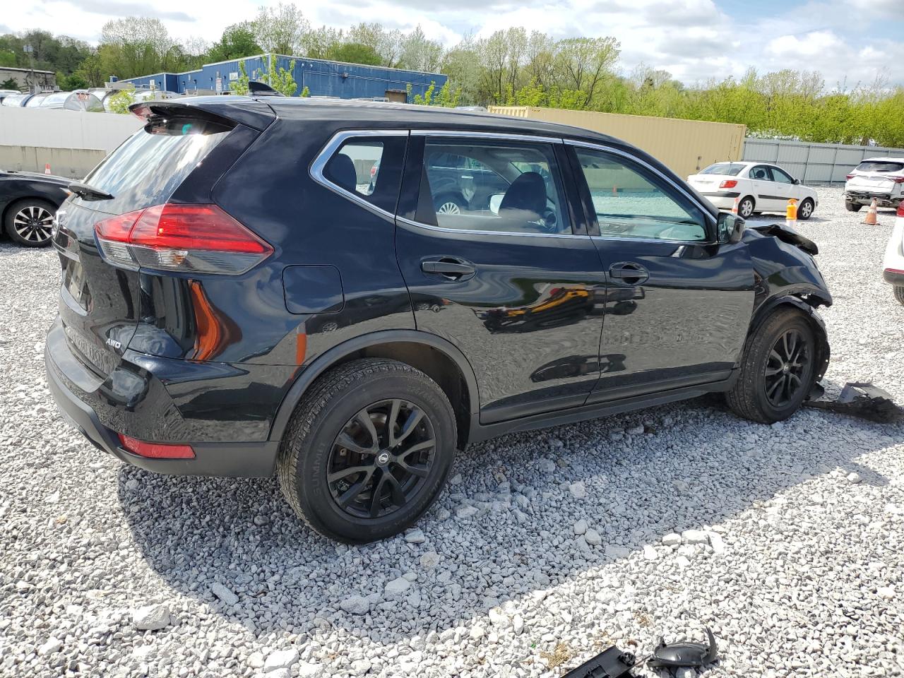 JN8AT2MV2HW257056 NISSAN ROGUE 2017