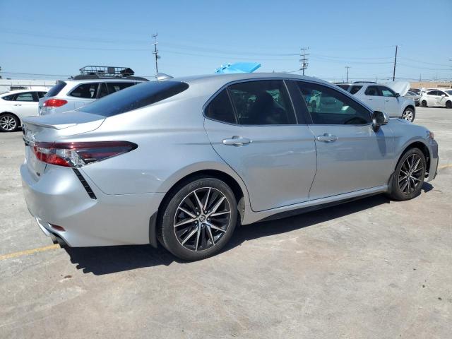  TOYOTA CAMRY 2021 Srebrny