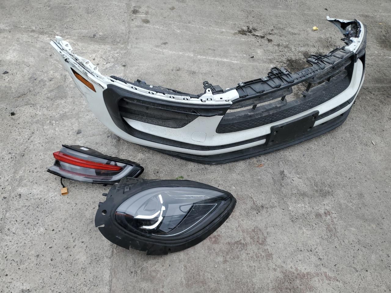 2024 Porsche Macan Base VIN: WP1AA2A52RLB08024 Lot: 50064855