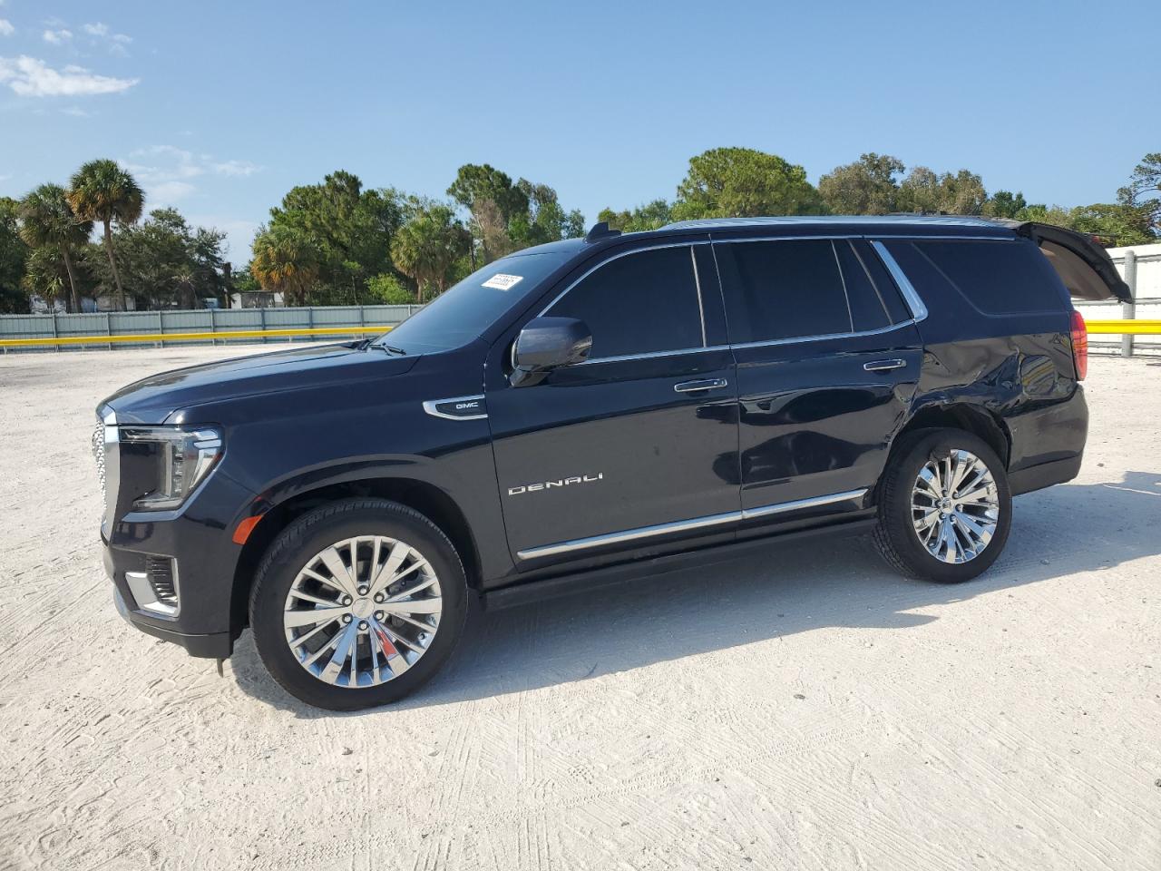2021 Gmc Yukon Denali for Sale in Fort Pierce, FL - Rear End
