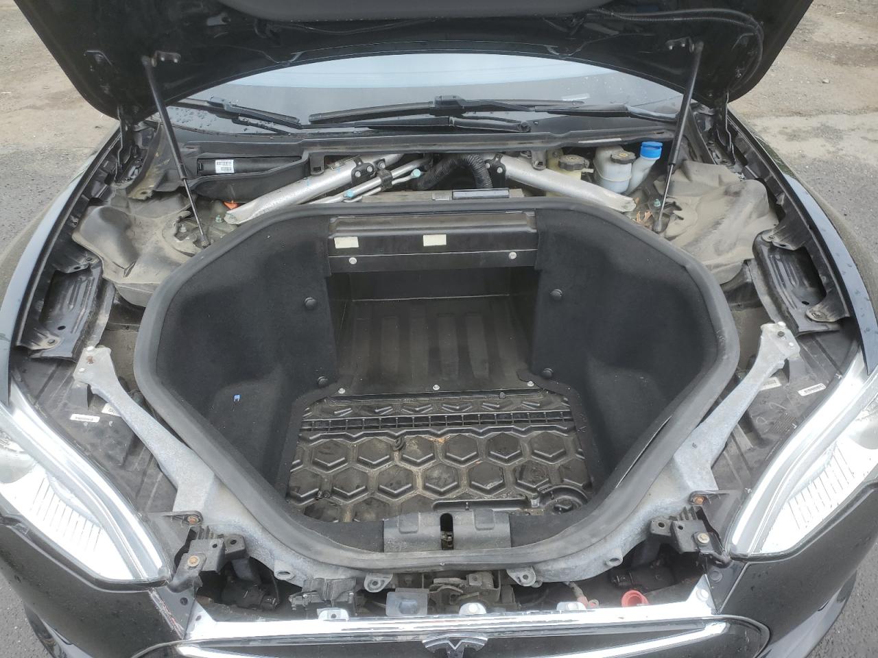 2014 Tesla Model S VIN: 5YJSA1H1XEFP38650 Lot: 57150735