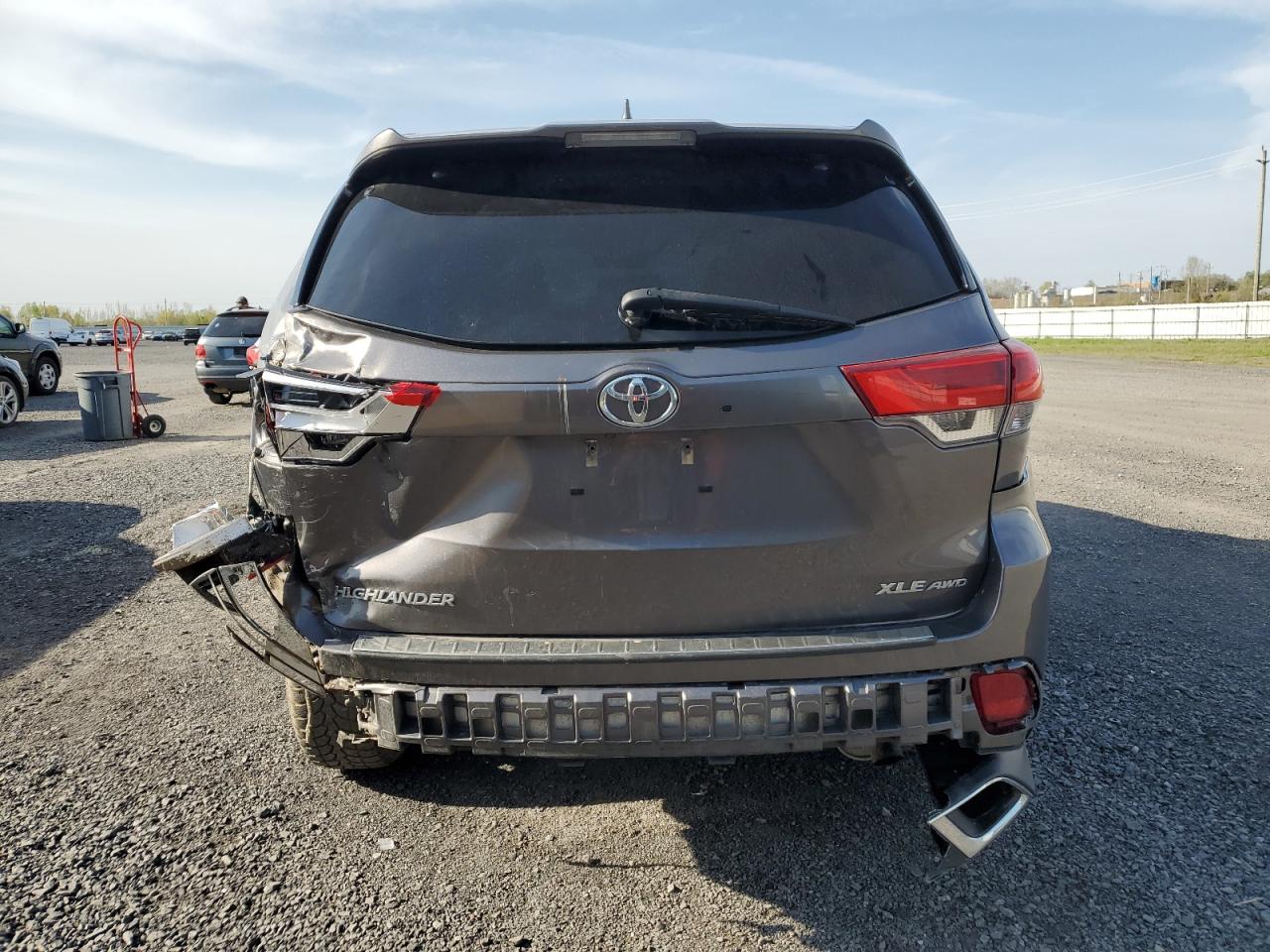 5TDJZRFH4JS551509 TOYOTA HIGHLANDER 2018