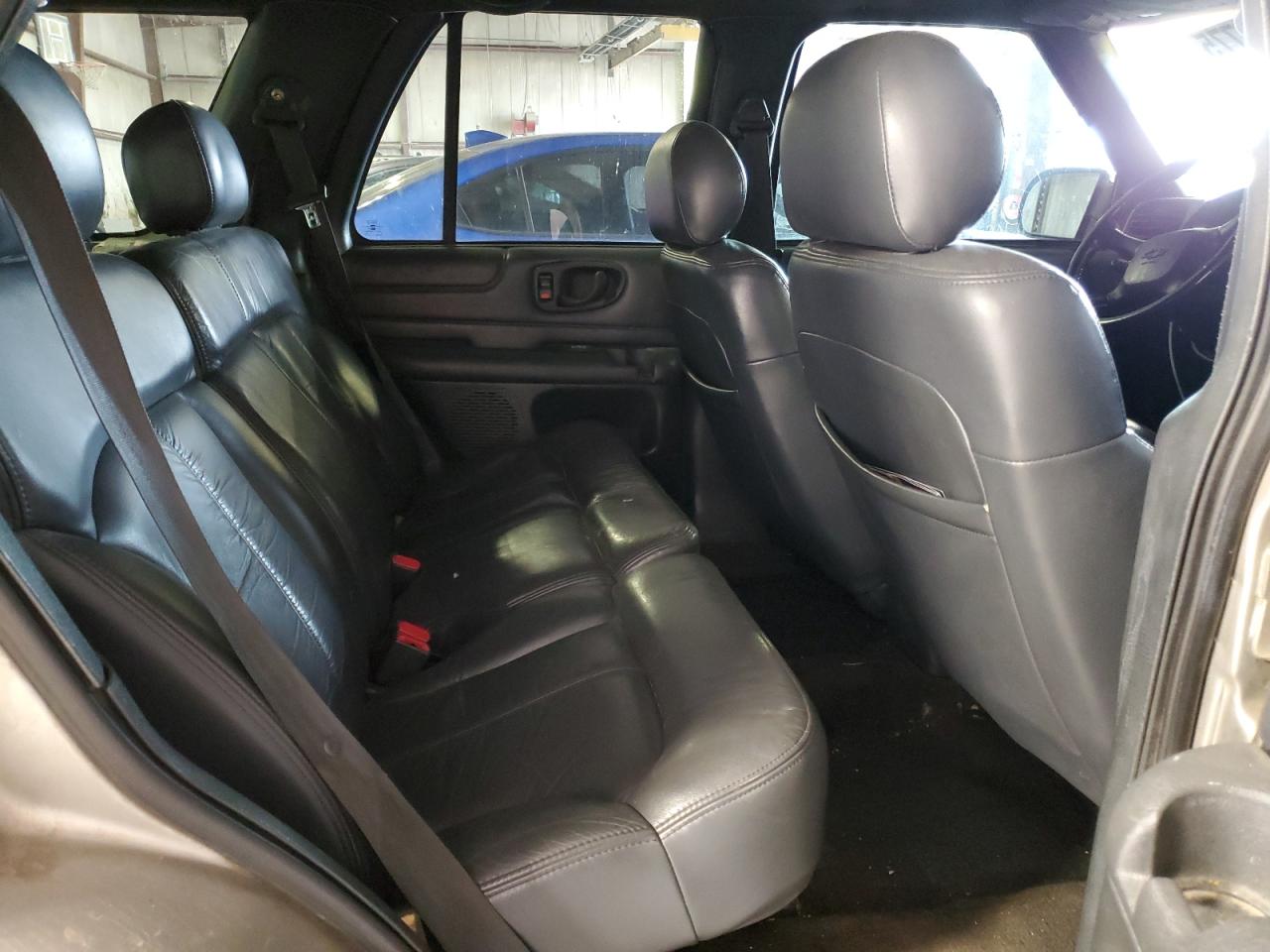 2000 Chevrolet Blazer VIN: 1GNDT13W1Y2282557 Lot: 55560775