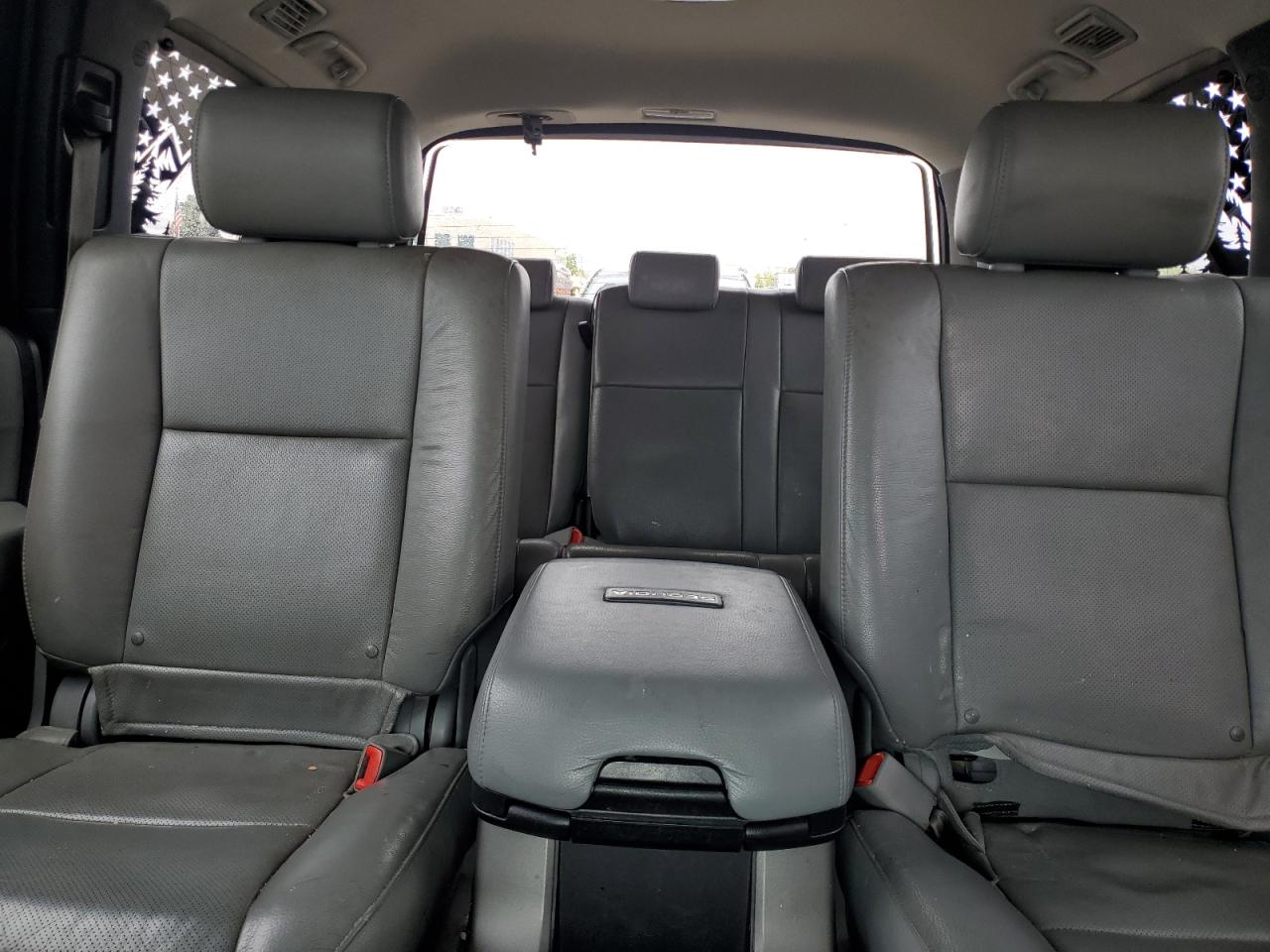 2011 Toyota Sequoia Platinum VIN: 5TDDW5G18BS044422 Lot: 55972345