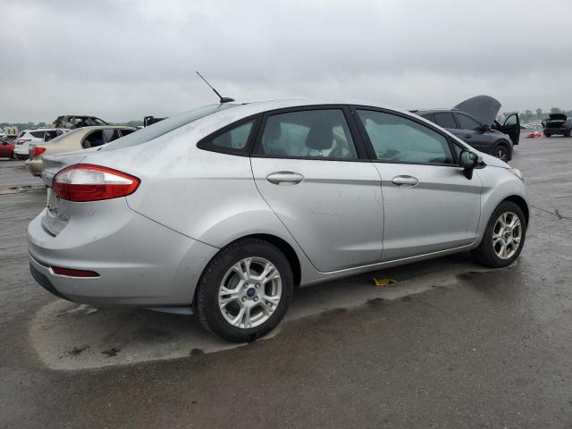 Sedans FORD FIESTA 2016 Srebrny