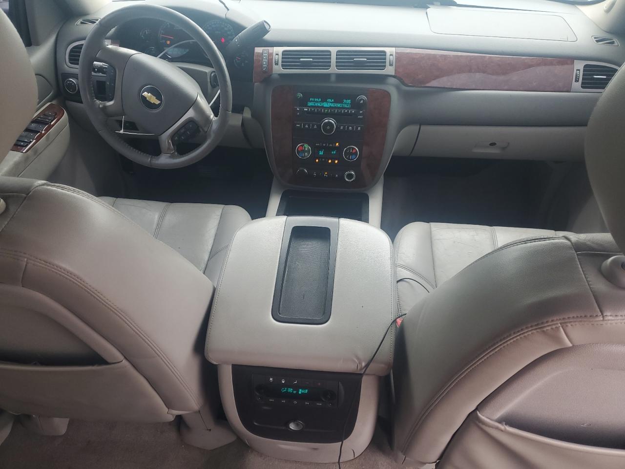 2011 Chevrolet Suburban C1500 Lt VIN: 1GNSCJE00BR225877 Lot: 58585895