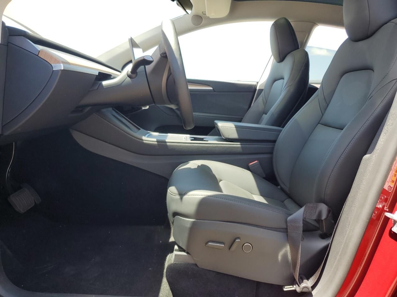 2024 Tesla Model Y VIN: 7SAYGDEE8RA233147 Lot: 56695545