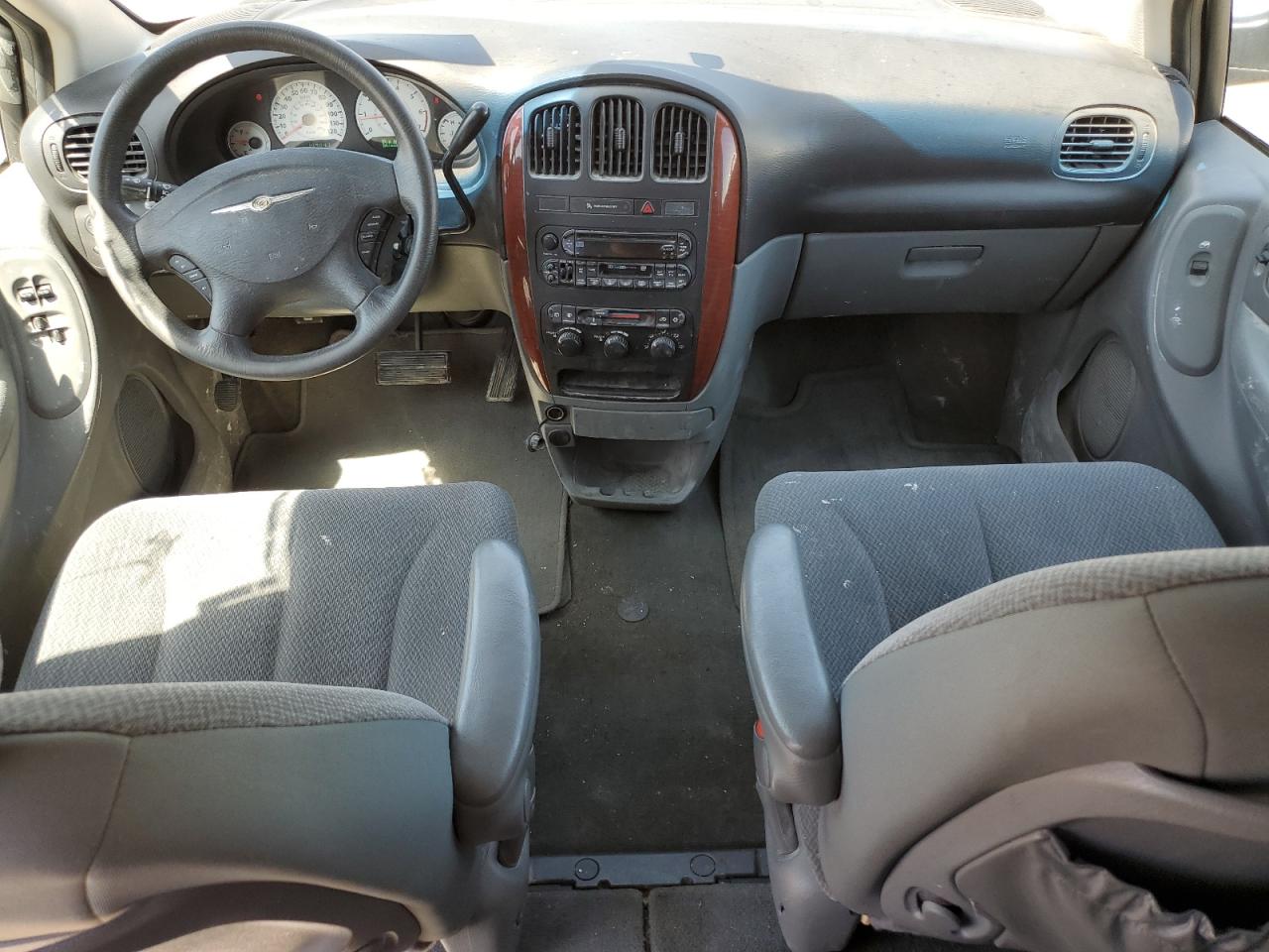 2005 Chrysler Town & Country Lx VIN: 2C4GP44R65R210853 Lot: 56538065