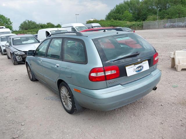 2004 VOLVO V40 SE
