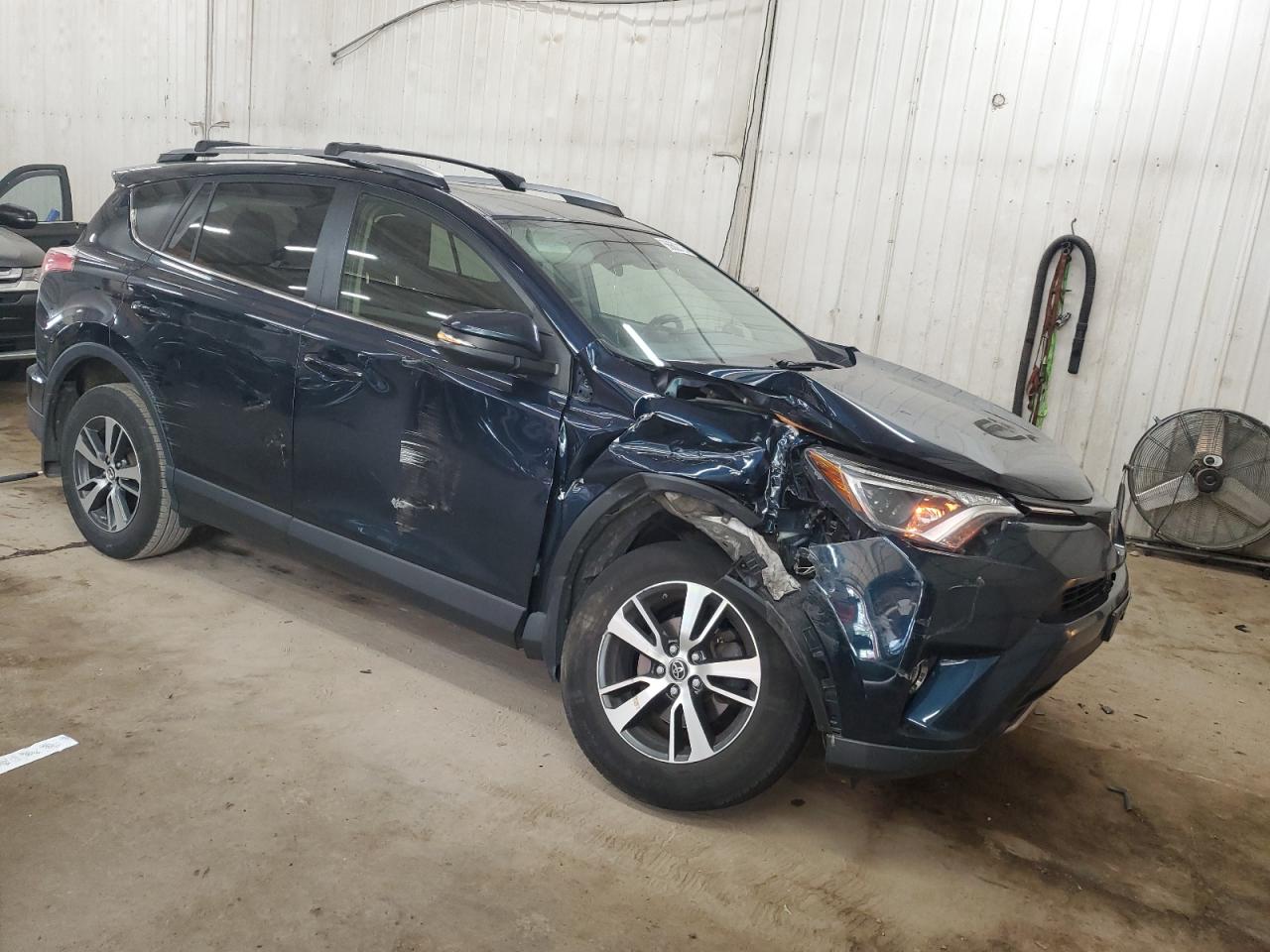 JTMRFREV3HJ120587 TOYOTA RAV4 2017