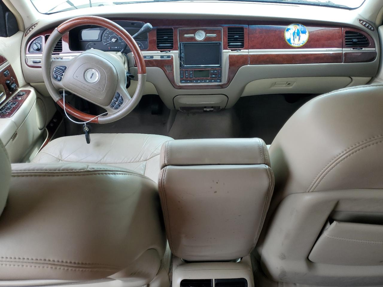 2003 Lincoln Town Car Cartier VIN: 1LNHM83W33Y608733 Lot: 56545955