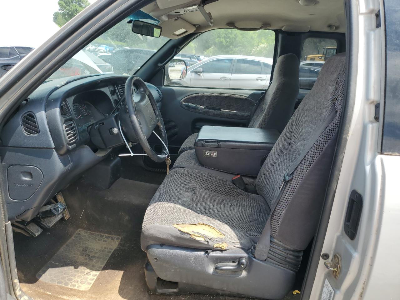 2000 Dodge Ram 1500 VIN: 3B7HC13Y4YG155725 Lot: 56171315
