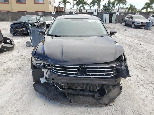  VOLKSWAGEN PASSAT 2018 Черный