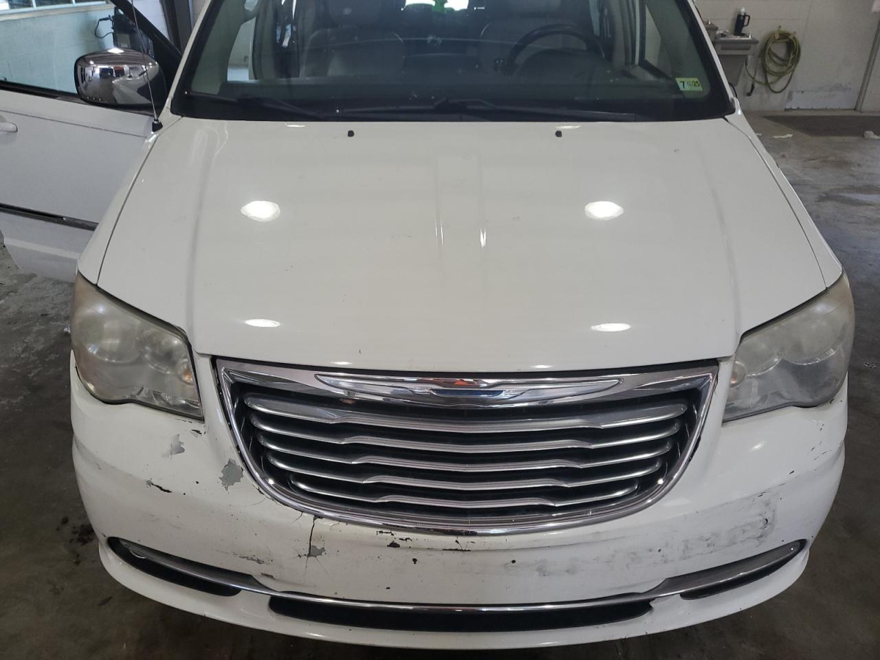 2011 Chrysler Town & Country Touring L VIN: 2A4RR8DG4BR759496 Lot: 57449885