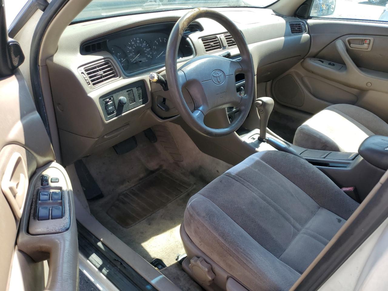 1997 Toyota Camry Le VIN: JT2BG22K9V0002215 Lot: 56932955