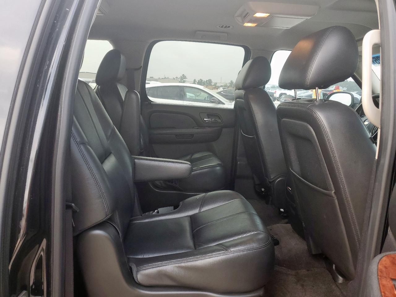 2012 Chevrolet Suburban C1500 Lt VIN: 1GNSCJE01CR325049 Lot: 56212525