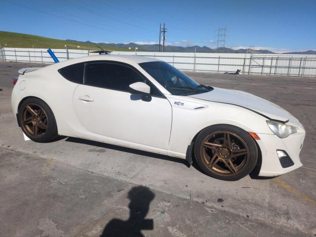  TOYOTA SCION 2013 Белый