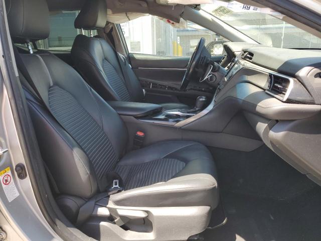  TOYOTA CAMRY 2018 Srebrny