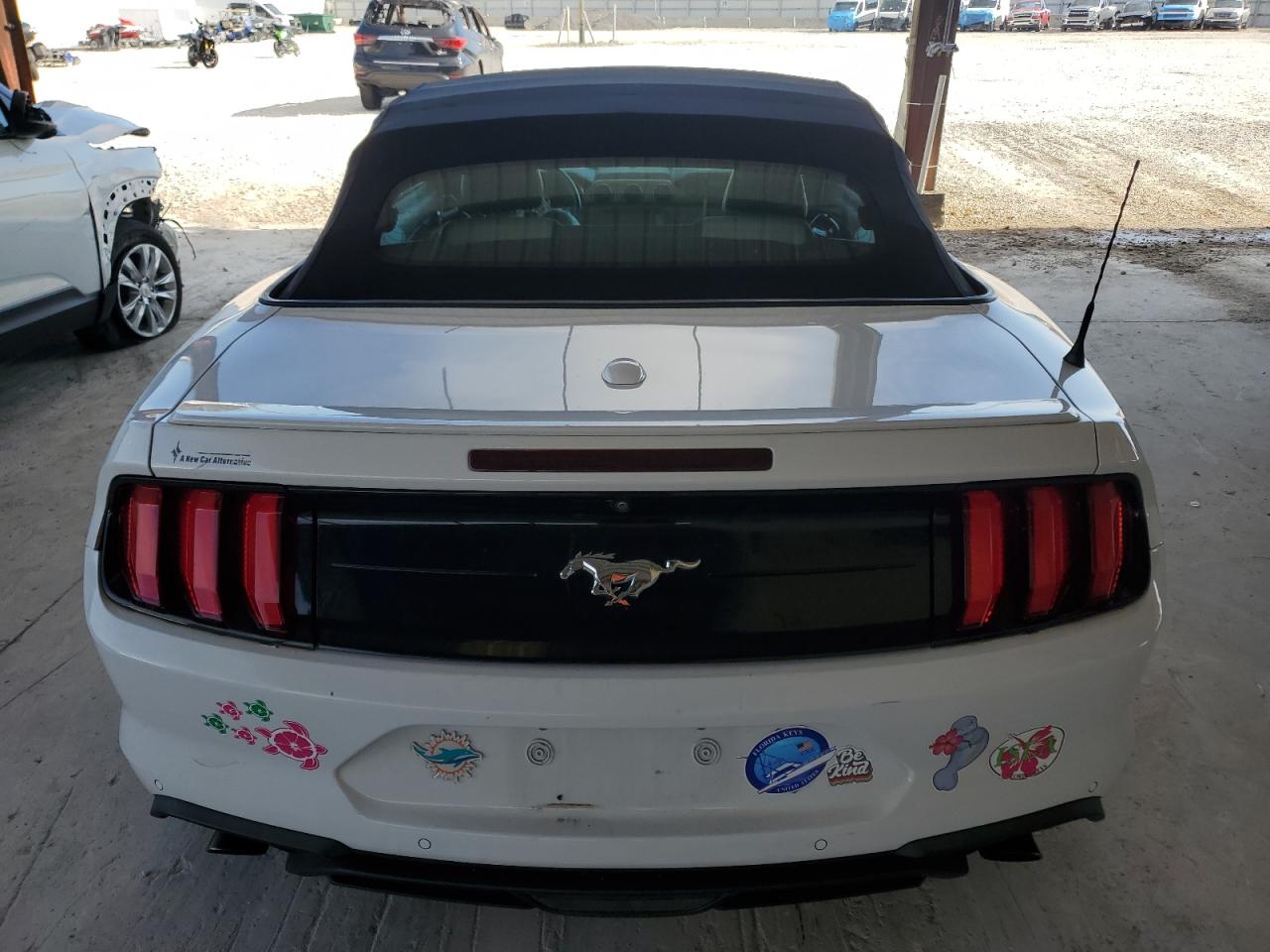 2018 Ford Mustang VIN: 1FATP8UH2J5111005 Lot: 56922055