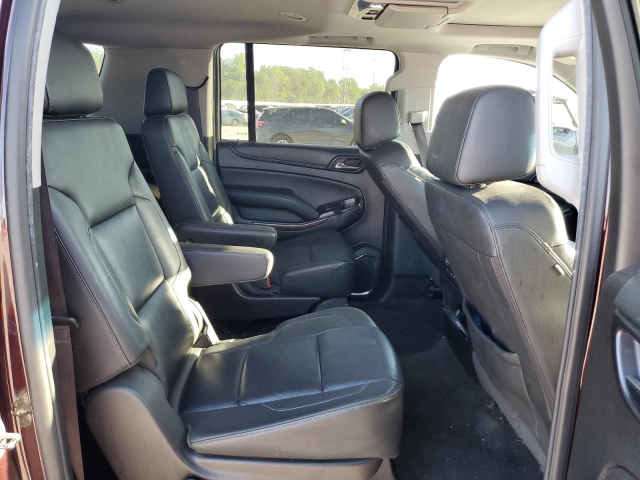 2017 Chevrolet Suburban C1500 Lt VIN: 1GNSCHKC1HR352573 Lot: 55862305