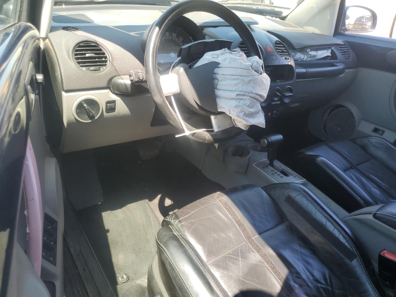 2005 Volkswagen New Beetle Gls VIN: 3VWCD31Y25M302740 Lot: 56370975