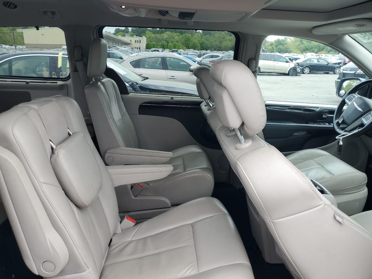 2013 Chrysler Town & Country Limited VIN: 2C4RC1GG5DR646251 Lot: 56163305