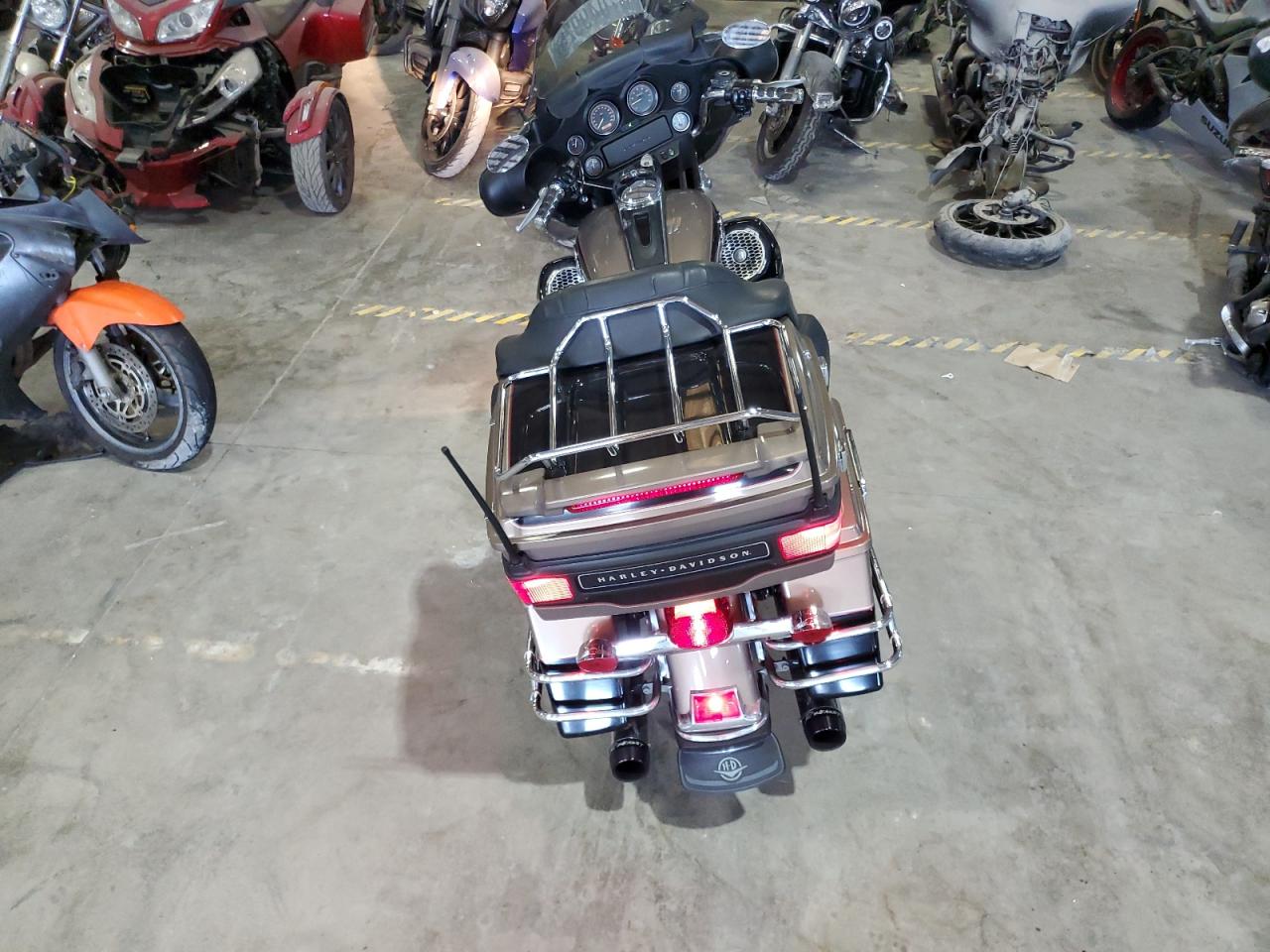 2005 Harley-Davidson Flhtcui VIN: 1HD1FCW145Y607062 Lot: 57049925