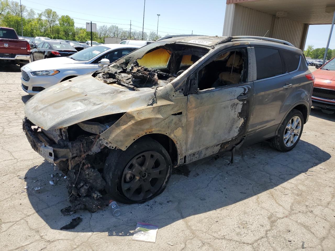 2014 Ford Escape Titanium იყიდება Fort Wayne-ში, IN - Burn - Engine