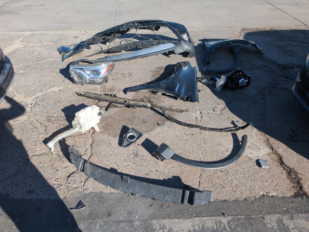 JTMDJREV4JD239164 TOYOTA RAV4 2018