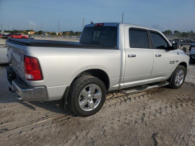 Pickups RAM 1500 2015 Silver