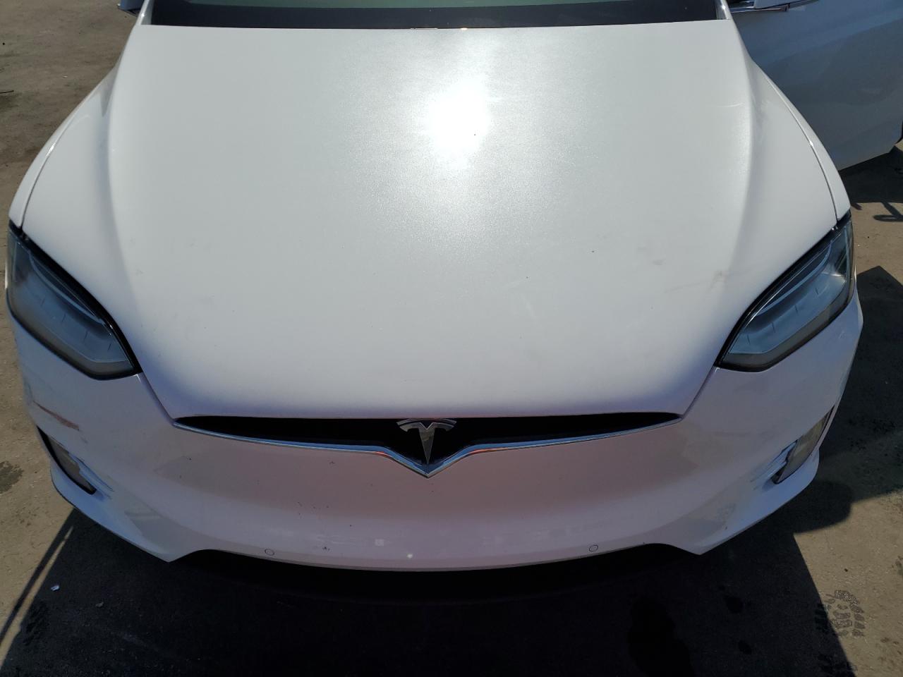 2018 Tesla Model X VIN: 5YJXCAE21JF104196 Lot: 57329715