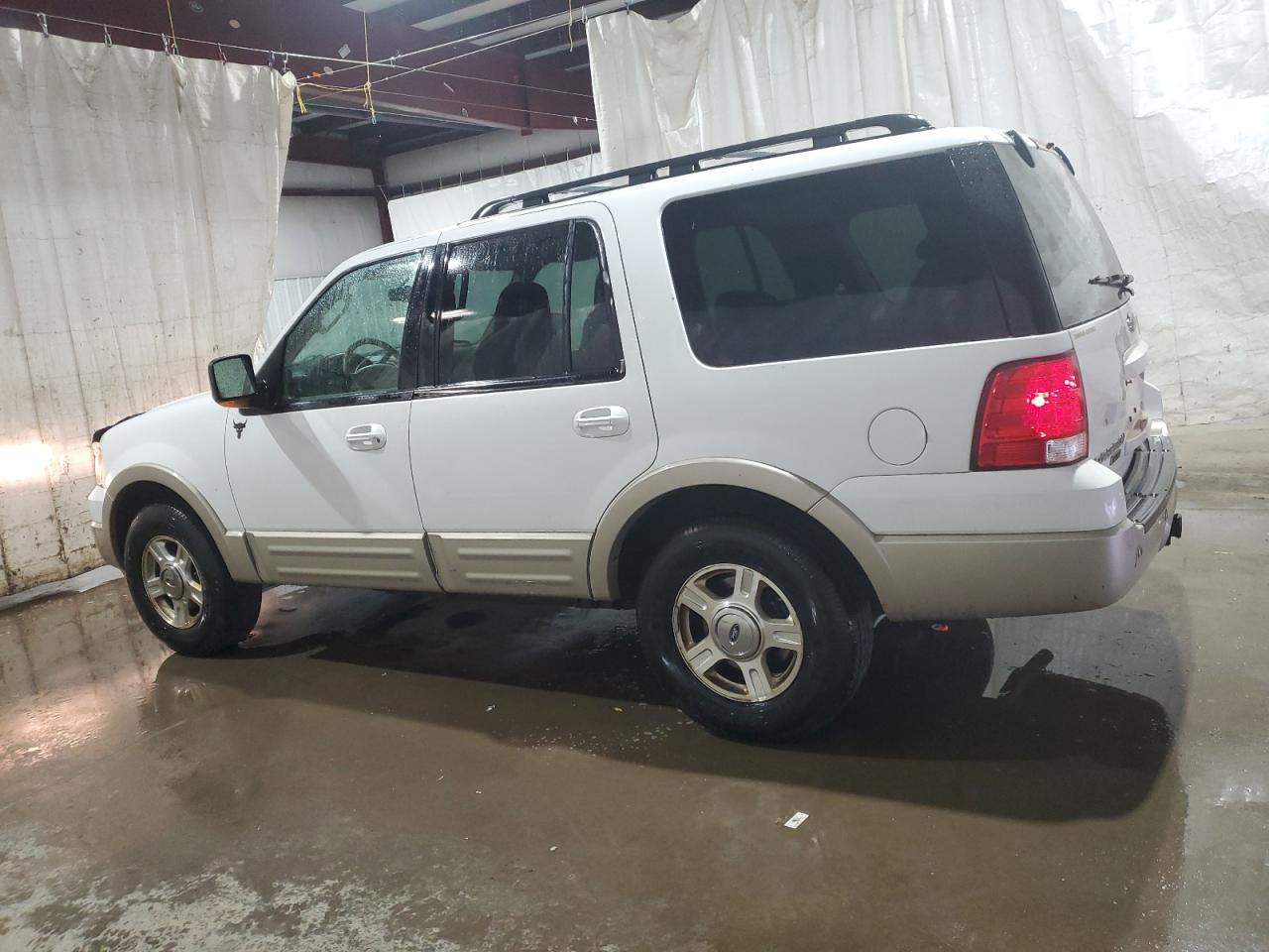 FORD EXPEDITION 2005 VIN 1FMFU18515LA36303 photo 2