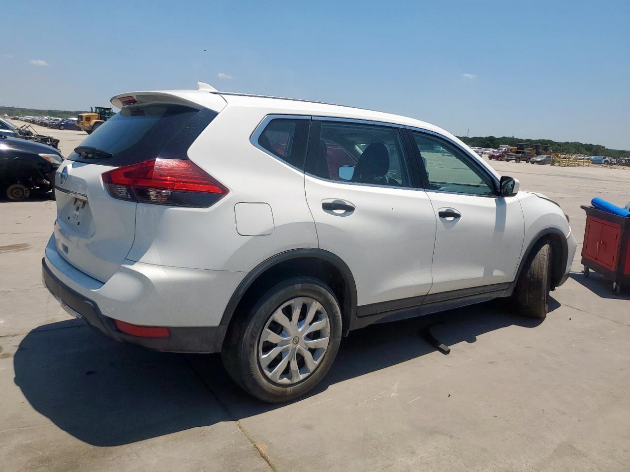 KNMAT2MT7HP567451 NISSAN ROGUE 2017