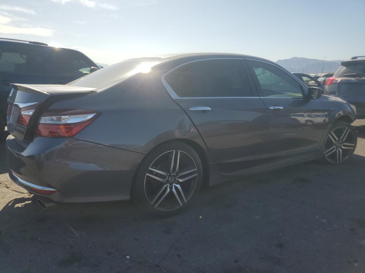 1HGCR2F58HA268402 HONDA ACCORD 2017