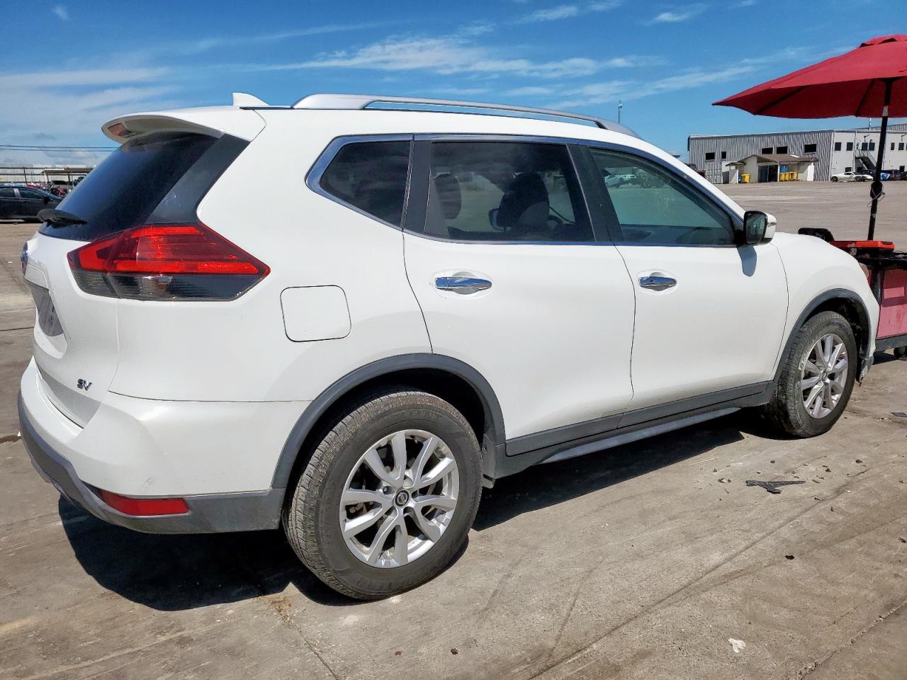 KNMAT2MT0HP583653 NISSAN ROGUE 2017