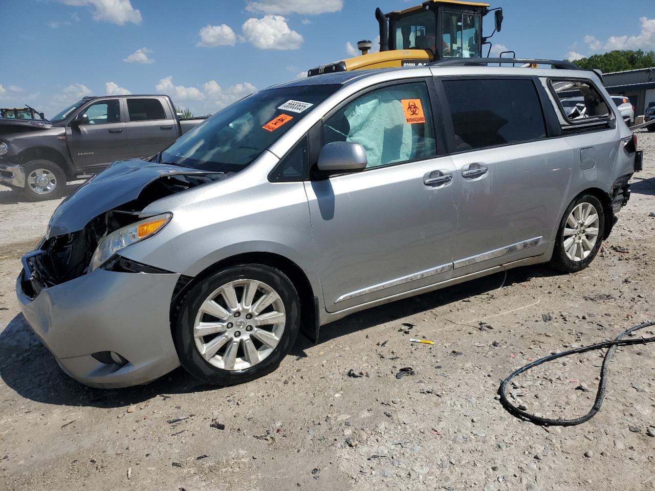 2013 Toyota Sienna Xle for Sale in Wayland, MI - Rear End
