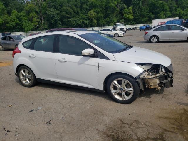 Hatchbacks FORD FOCUS 2014 White