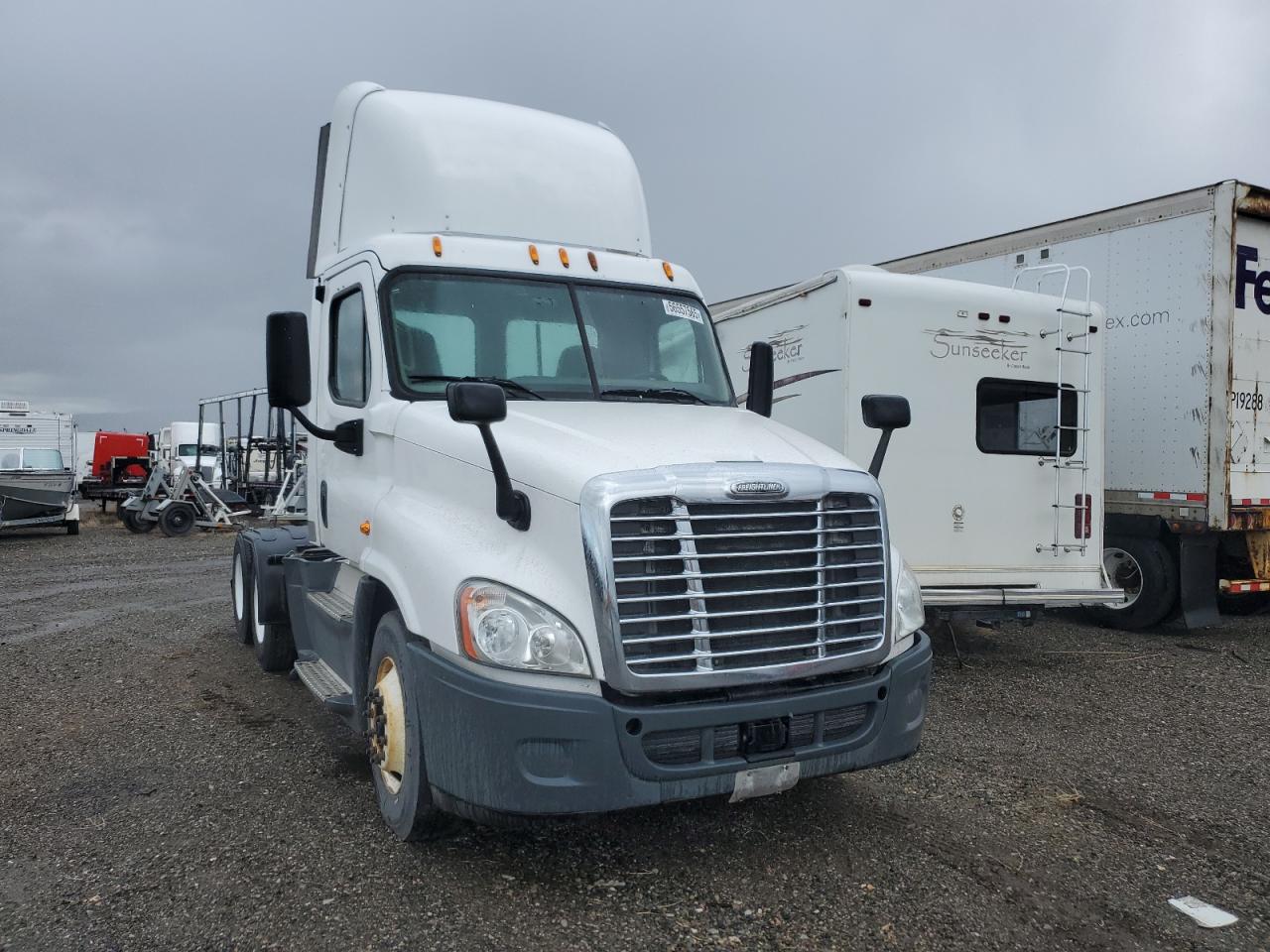 2015 Freightliner Cascadia 125 Semi Truck na sprzedaż w Helena, MT - Normal Wear