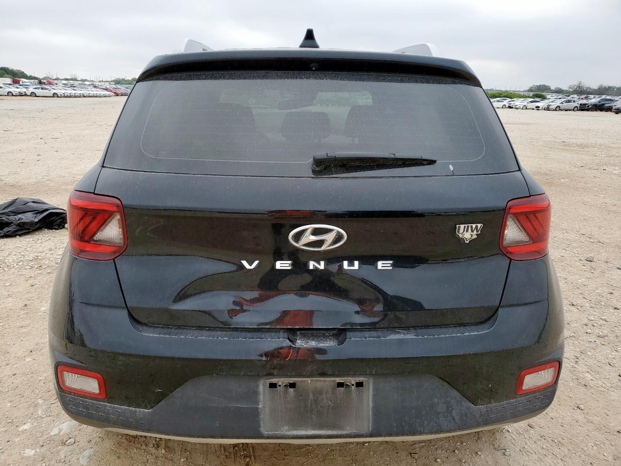 2022 Hyundai Venue Sel VIN: KMHRC8A39NU133616 Lot: 57070405