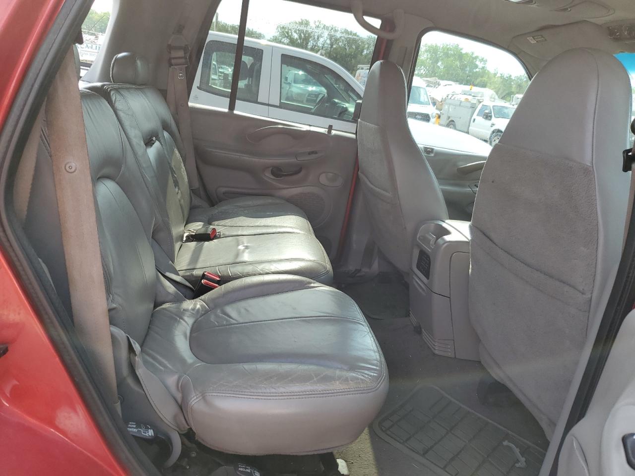 2000 Ford Expedition Xlt VIN: 1FMPU16L0YLB97235 Lot: 55120265