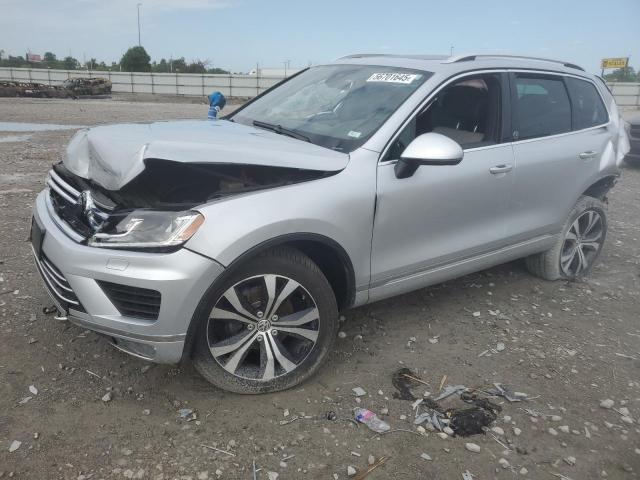  VOLKSWAGEN TOUAREG 2017 Серебристый