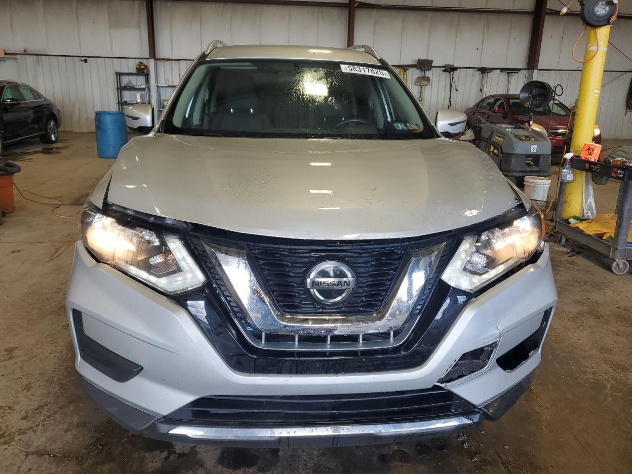 KNMAT2MV0JP602256 NISSAN ROGUE 2018