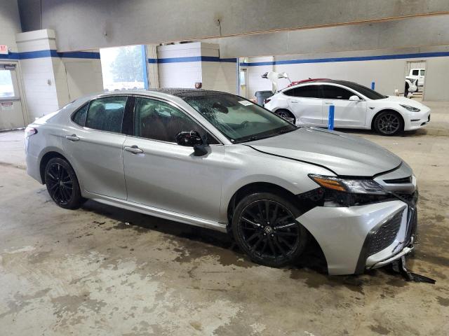  TOYOTA CAMRY 2021 Srebrny