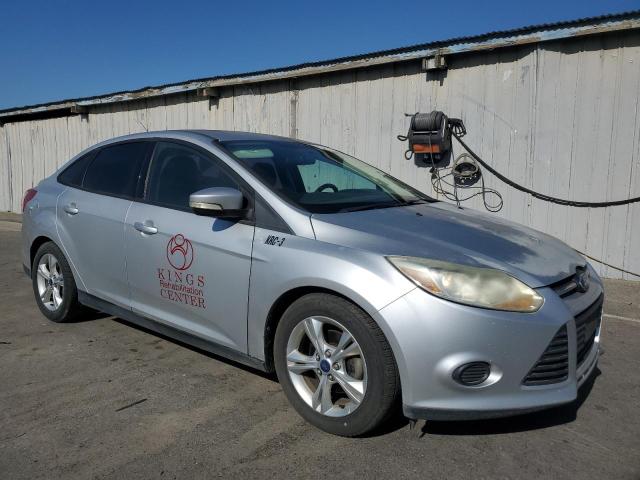 Sedans FORD FOCUS 2014 Srebrny